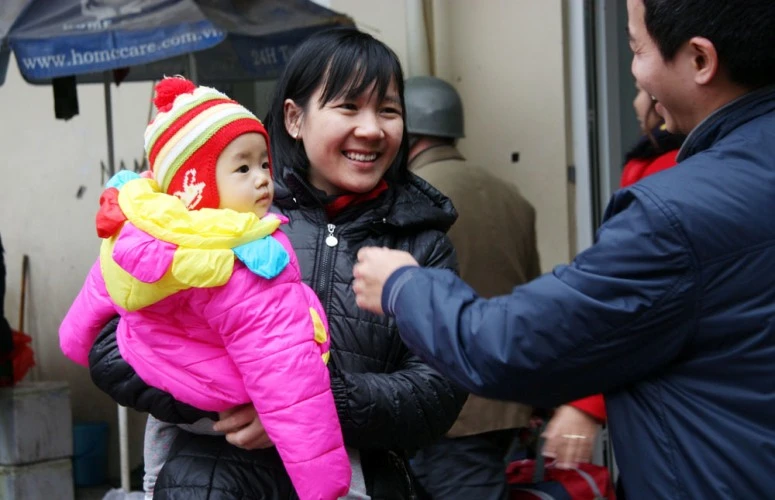 Bến xe Mỹ Đình ‘gồng mình’ đón tết ảnh 8