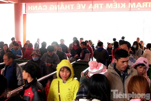 Chùa Hương chưa khai hội, du khách đã chen chân - ảnh 3