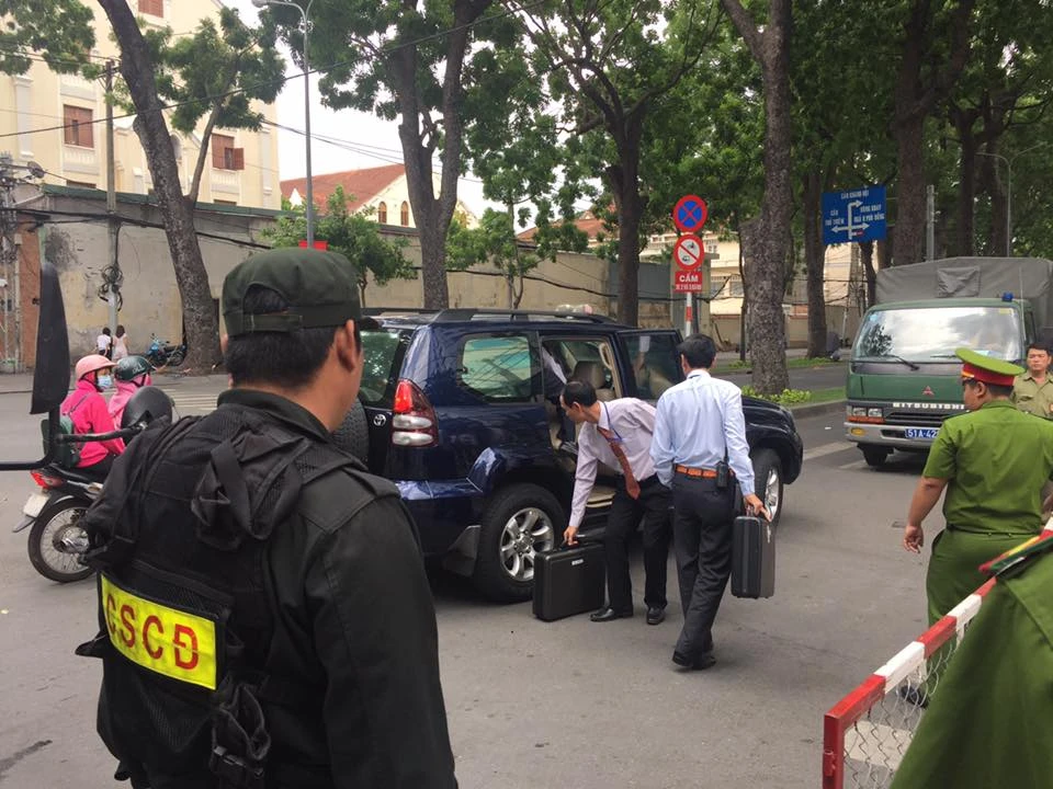 Tổng thống Obama kết thúc ngày làm việc đầu tiên tại TP.HCM ảnh 63