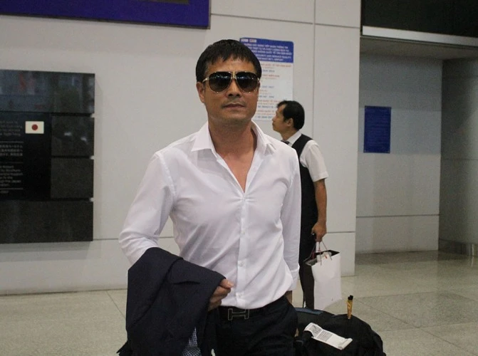 Hơn 10 CĐV đón đội tuyển Việt Nam ảnh 2