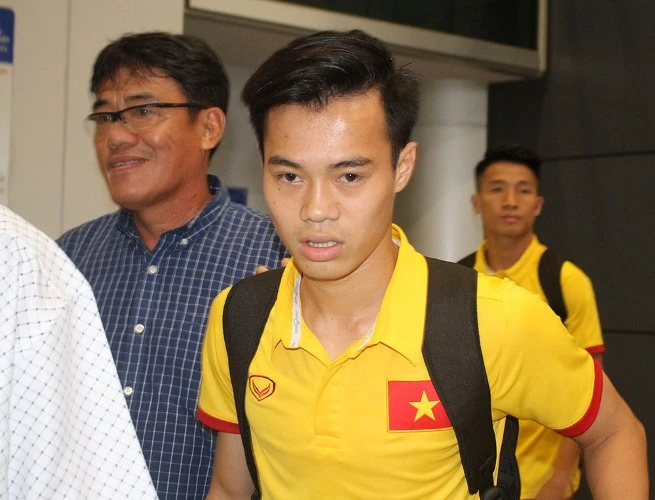 Hơn 10 CĐV đón đội tuyển Việt Nam ảnh 5