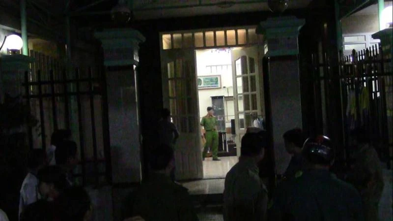 Công an khám nghiệm hiện trường