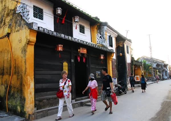 KHÁCH DU LỊCH TRUNG QUỐC, DU KHÁCH TRUNG QUỐC, hướng dẫn viên du lịch, hội an