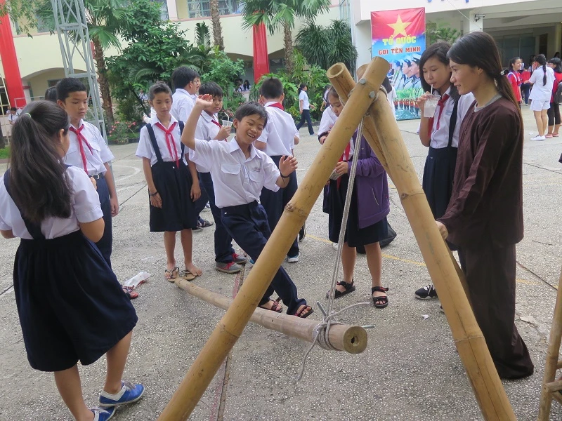 Khoảnh khắc ngày khai trường trên toàn quốc ảnh 18