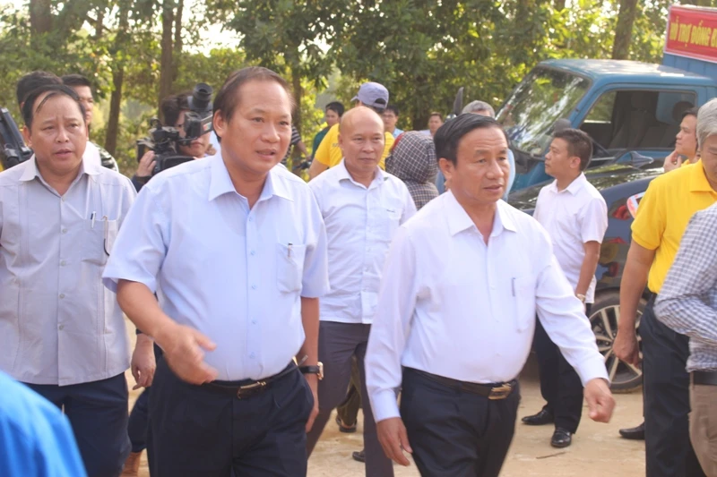 Bộ Thông tin-Truyền thông trao quà cứu trợ tại Hà Tĩnh ảnh 7