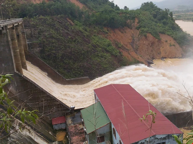 Đừng để thủy điện trở thành nỗi ám ảnh mùa mưa lũ ảnh 1