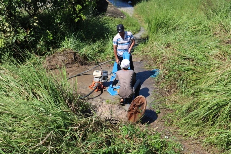 Khắc phục sự cố vỡ ống nước qua cầu Gò Dưa ảnh 3