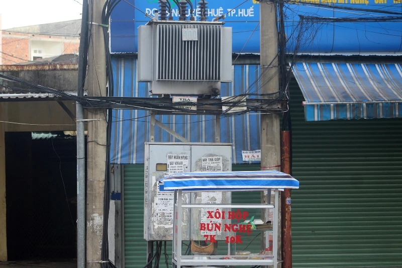 Vô tư kinh doanh dưới biến áp ‘tử thần’ ảnh 4