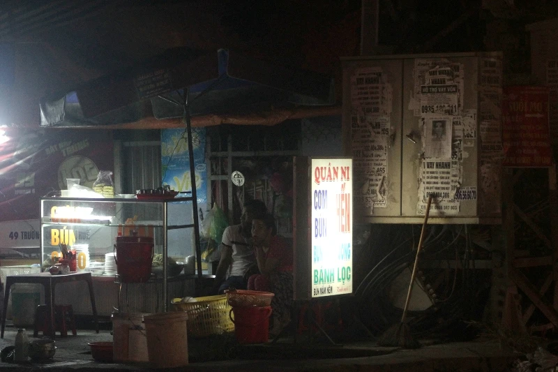 Vô tư kinh doanh dưới biến áp ‘tử thần’ ảnh 6