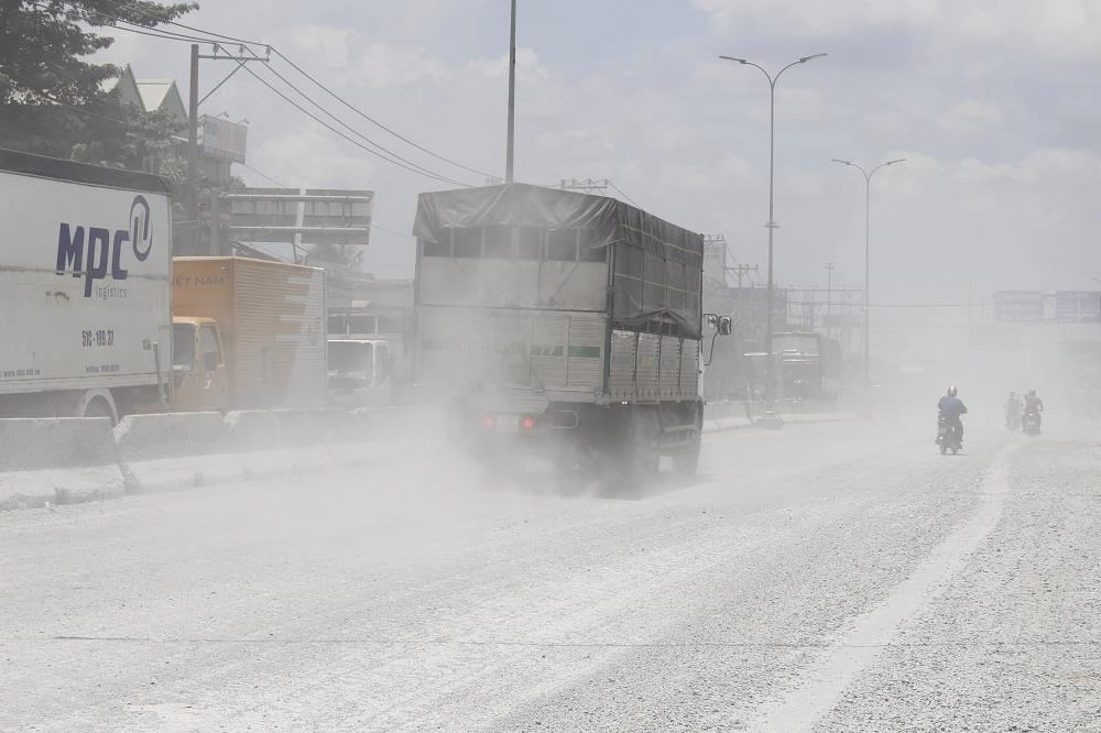 Dân quốc lộ 1A khóc ròng cảnh bụi đường mù mịt ảnh 2