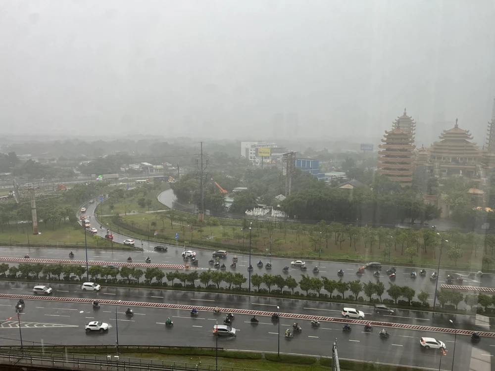 TP Thủ Đức đón cơn mưa hạ nhiệt