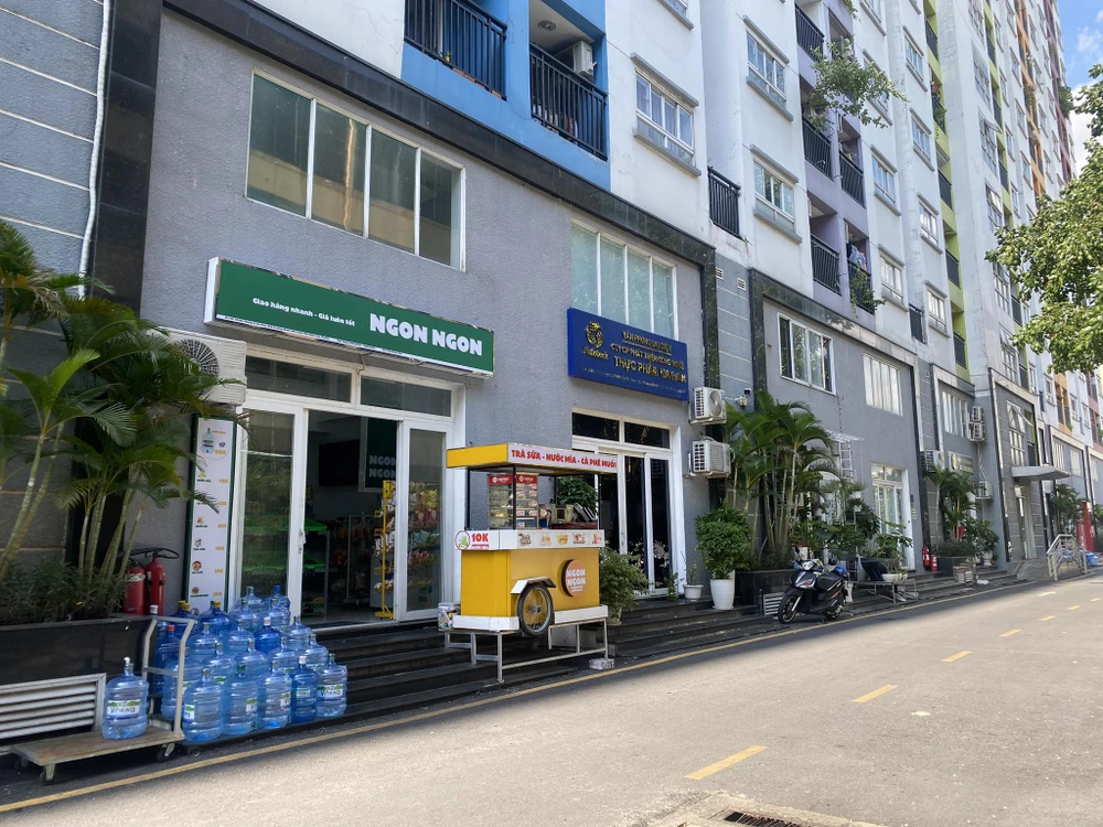 Mặt bằng bán lẻ khối đế chung cư có tỉ lệ lấp đầy khá lạc quan. Ảnh: TÚ QUYÊN