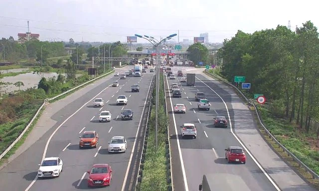 Hình ảnh phương tiện lưu thông trên cao tốc dịp tết vừa qua