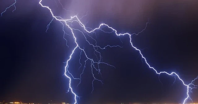 Người dân cần có hiểu biết và nâng cao cảnh giác để tránh sét đánh trong mùa mưa