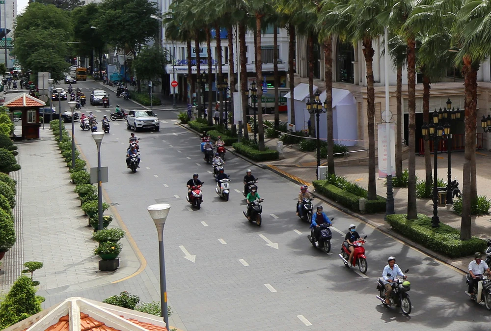 Từ 26-7, nhiều phương tiện bị cấm lưu thông trên đường Lê Thánh Tôn, TP.HCM. Ảnh: NN