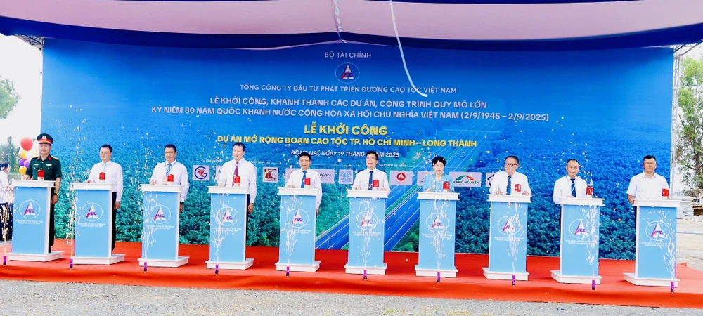 cao toc Long Thanh 3.jpg