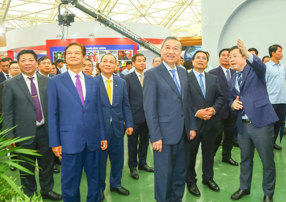 trung tam trien lam.jpg