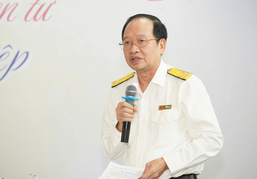 Ông Nguyễn Tiến Dũng - Phó trưởng Thuế TP. Hồ Chí Minh phát biểu tại tọa đàm. Ảnh: THUẬN VĂN
