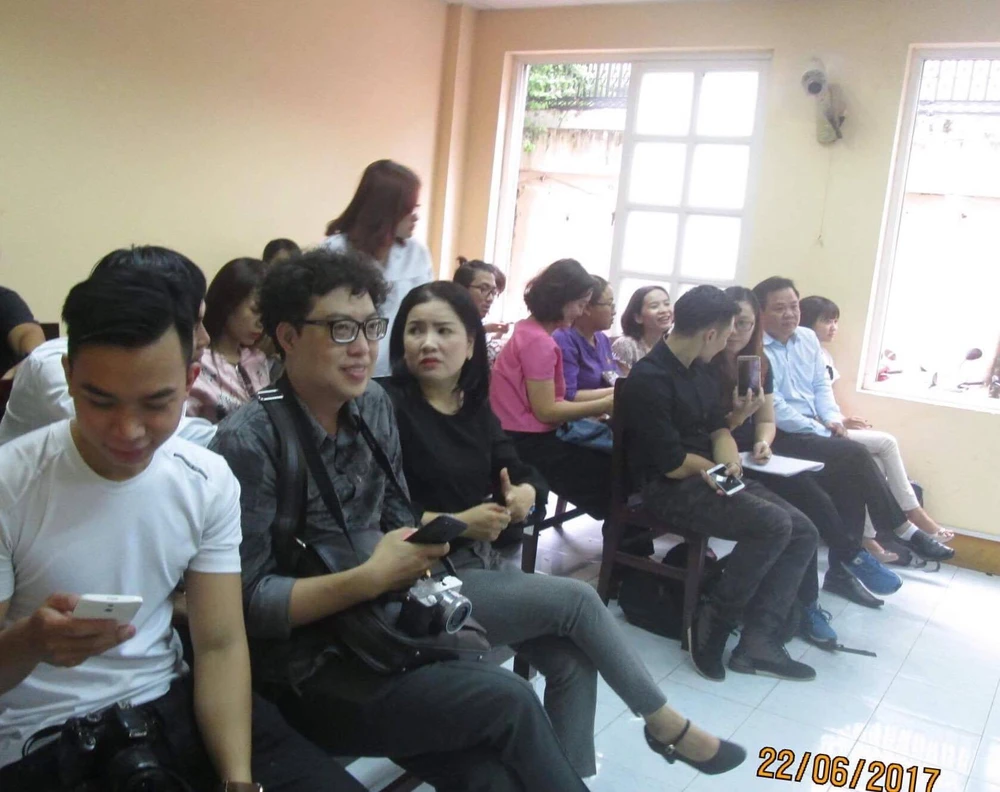 Phiên xử vụ kiện của diễn viên Ngọc Trinh bị hoãn ảnh 1