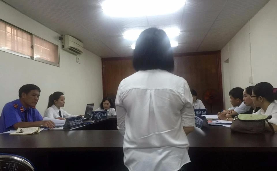 Đang xử vụ án mẹ làm con gái 2 tuổi tử vong ảnh 2