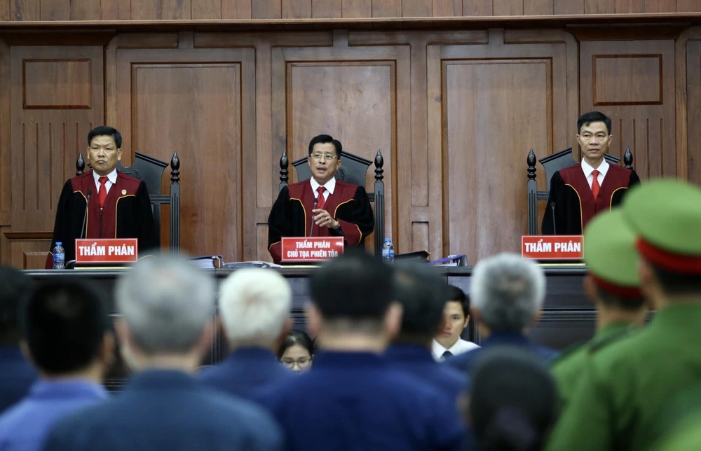 Người phụ nữ quyền lực một thời nức nở nói lời sau cùng ảnh 4