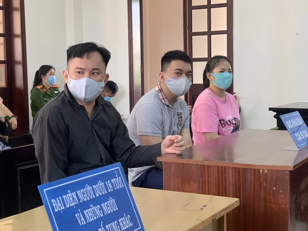 Vụ tra tấn cô gái đến sảy thai: Nhiều hành vi chưa làm rõ ảnh 2