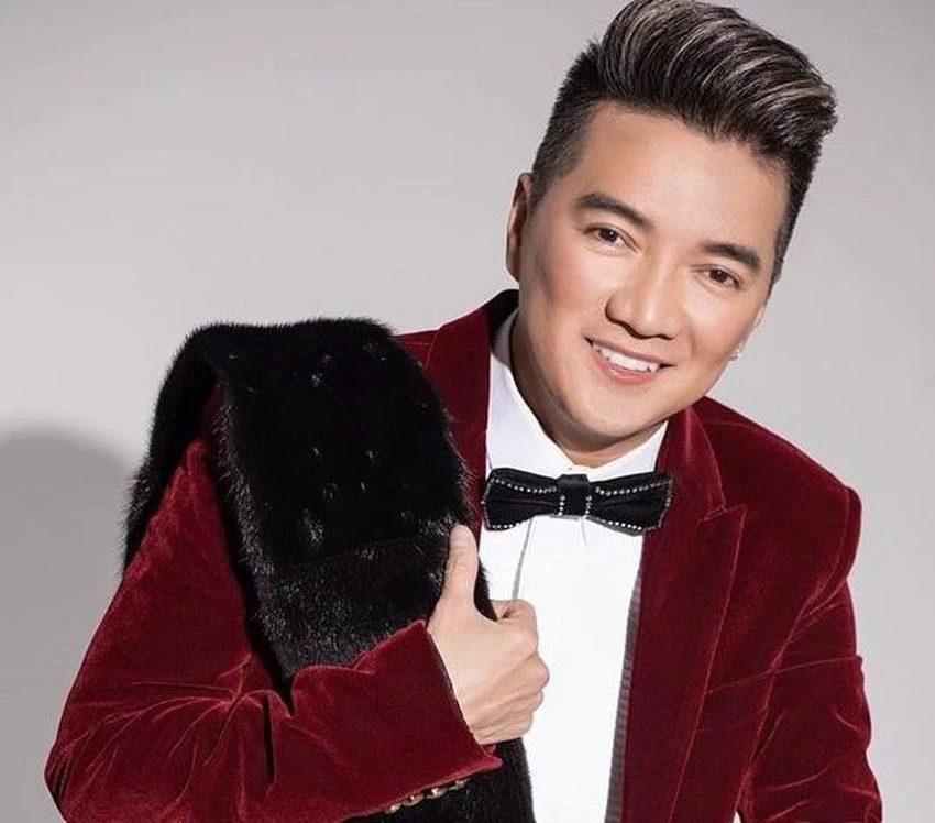 Ca sĩ Đàm Vĩnh Hưng yêu cầu bà Phương Hằng cùng đồng phạm bồi thường 43 tỉ đồng cho những tổn thất mà ông phải gánh chịu.