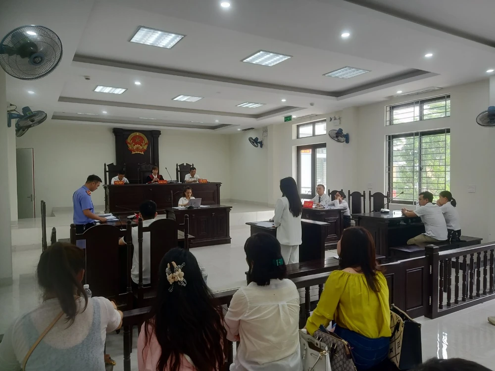 Phiên tòa xử vụ xâm phạm quyền sở hữu công nghiệp tại TAND quận Bắc Từ Liêm, Hà Nội ngày 22-6. Ảnh: BÙI TRANG