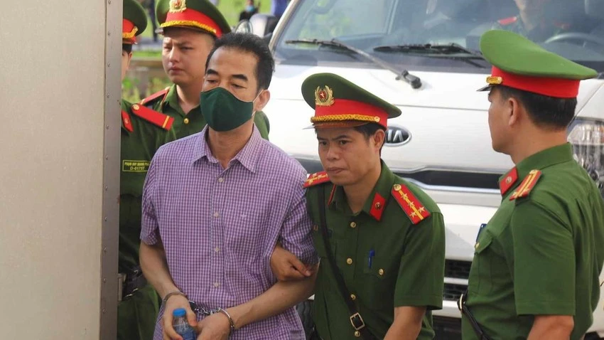 Bị cáo Tô Anh Dũng - cựu thứ trưởng Bộ Ngoại giao: "Không ý thức được việc nhận 21,5 tỉ đồng là vi phạm pháp luật" Bị cáo Tô Anh Dũng - cựu thứ trưởng Bộ Ngoại giao: "Không ý thức được việc nhận 21,5 tỉ đồng là vi phạm pháp luật"