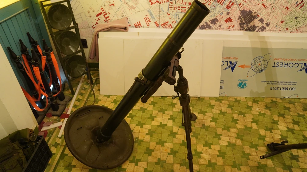 Trận đánh mùng 5-12-1967, hai chiến sĩ biệt động Nguyễn Thị Bích Nga (pháo thủ số 2) và ông Tám Cứ (pháo thủ số 1) đã sử dụng khẩu pháo cối 82 ly pháo kích vào sở chỉ huy tướng Westmoreland nằm trên đường Phan Đình Phùng cũ (nay là đường Nguyễn Đình Chiểu). Ông Nguyễn Quốc Độ, Phó Chủ nhiệm CLB Truyền thống kháng chiến khối vũ trang biệt động TP.HCM, cho biết quá trình vận chuyển khẩu pháo 82 ly này vào nội đô rất khó khăn, chỉ chuyển được nòng súng nên khi bắn không có bàn đế, không có máy ngắm, không chân chống, phải cố định vào cột nhà, dùng vỏ xe tải làm chân đế, bắn 3 trái thì đều trúng mục tiêu.