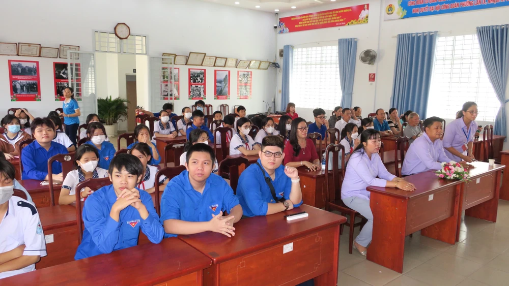 Nâng cao tinh thần trách nhiệm, ý thức pháp luật, không bao giờ làm ngơ trước những hành vi bạo hành trẻ em. Ảnh: TRẦN LINH