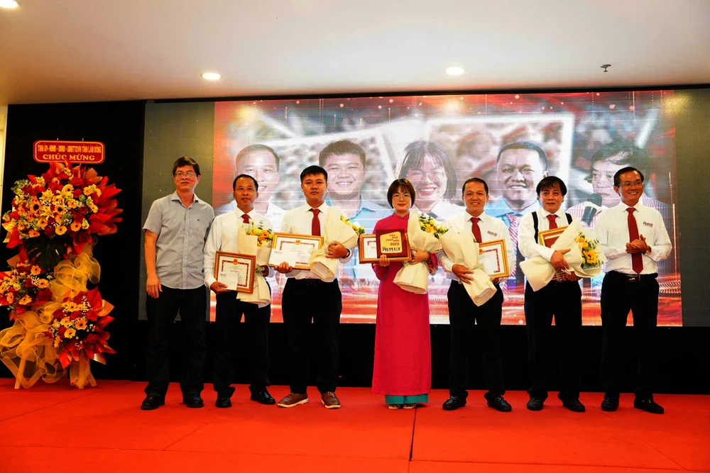 CAY BUT XUAT SAC.jpeg