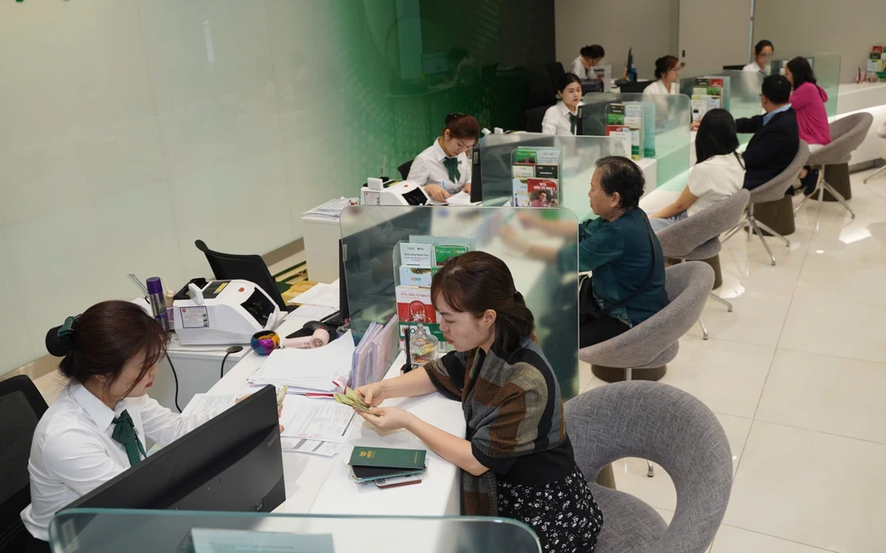 ung xu khi nhan tien chuyen nham.jpeg