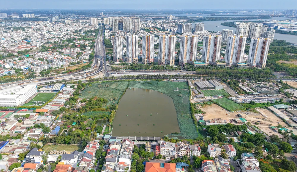 Đất đai là nguồn lực đặc biệt quan trọng đối với phát triển đất nước. Ảnh: THUẬN VĂN