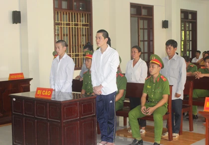 Đem vàng nhờ thầy cúng 'giải hạn' còn... xui hơn