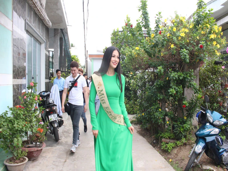 Hoa hậu Phương Khánh về thăm quê nhà Bến Tre ảnh 10