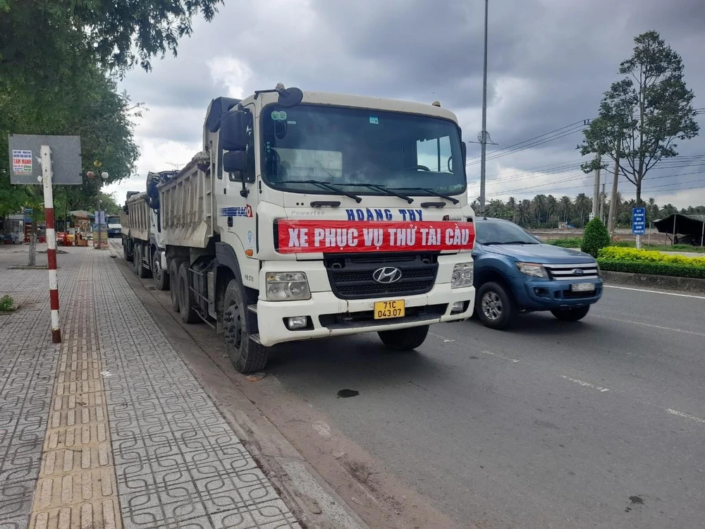 Phương tiện xe tải phục vụ thử tải trọng cầu