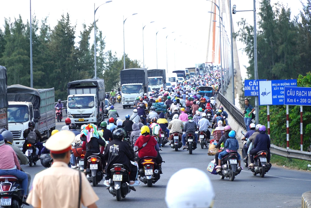 Cầu Rạch Miễu xuất hiện hư hỏng, sẽ hạn chế xe qua cầu 3 ngày để kiểm định cầu