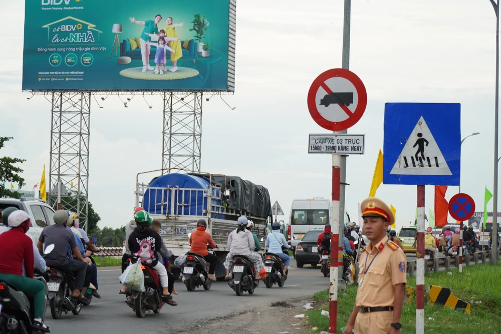 Cau-Rach-Mieu (3).JPG