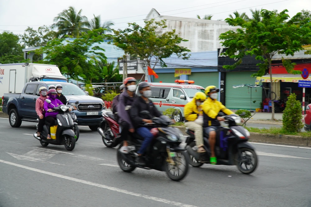 Cau-Rach-Mieu (4).JPG