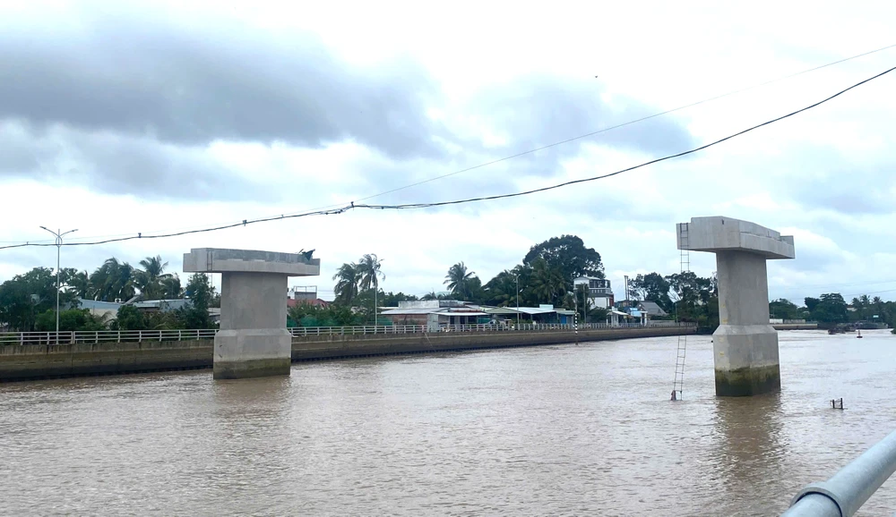 Cầu Mỏ Cày (3).jpg