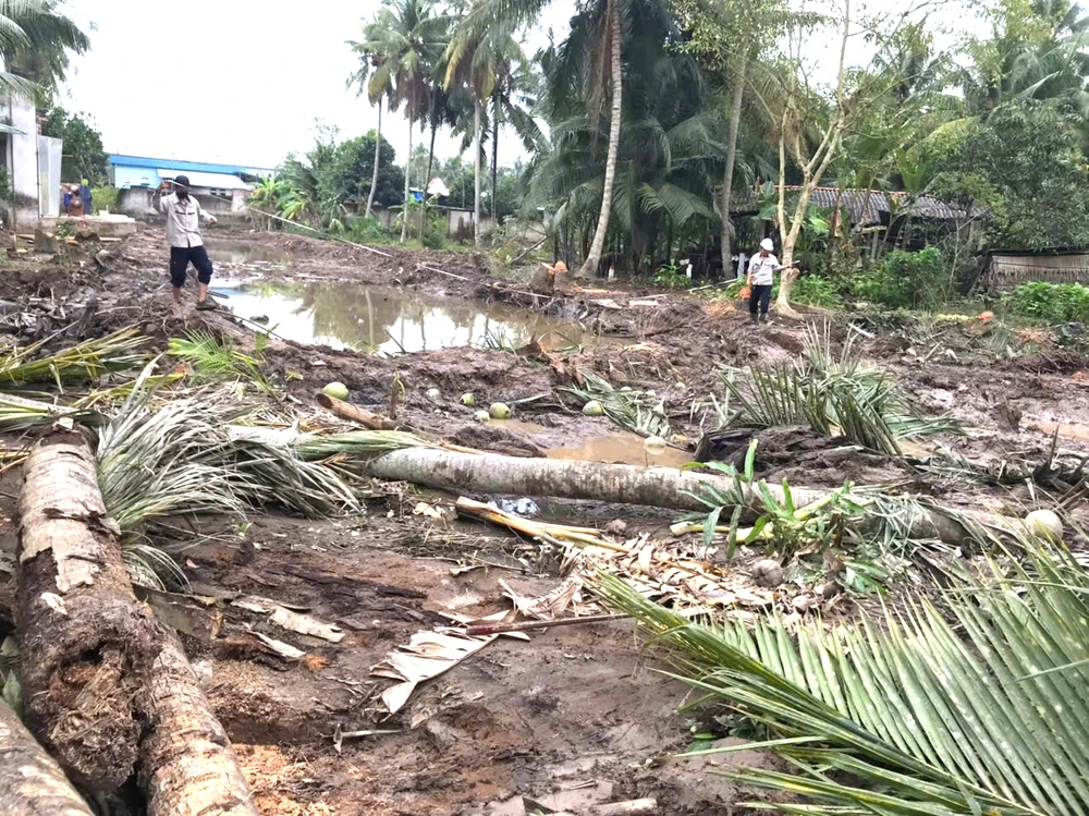 Dự án cầu Mỏ Cày thuộc dự án nâng tĩnh không 11 cầu phía Nam bắt đầu thi công trở lại