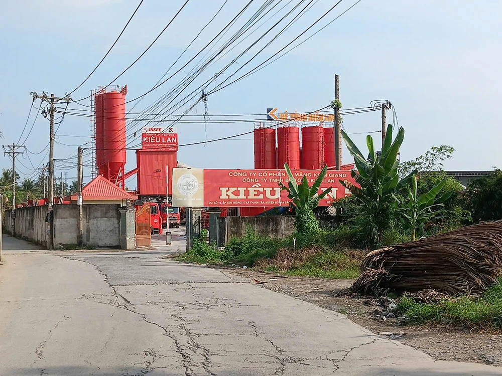 Bến Tre: Công ty bê tông Kiều Lan bị đề nghị xử phạt 290 triệu đồng vì giao xe cho tài xế chở quá tải