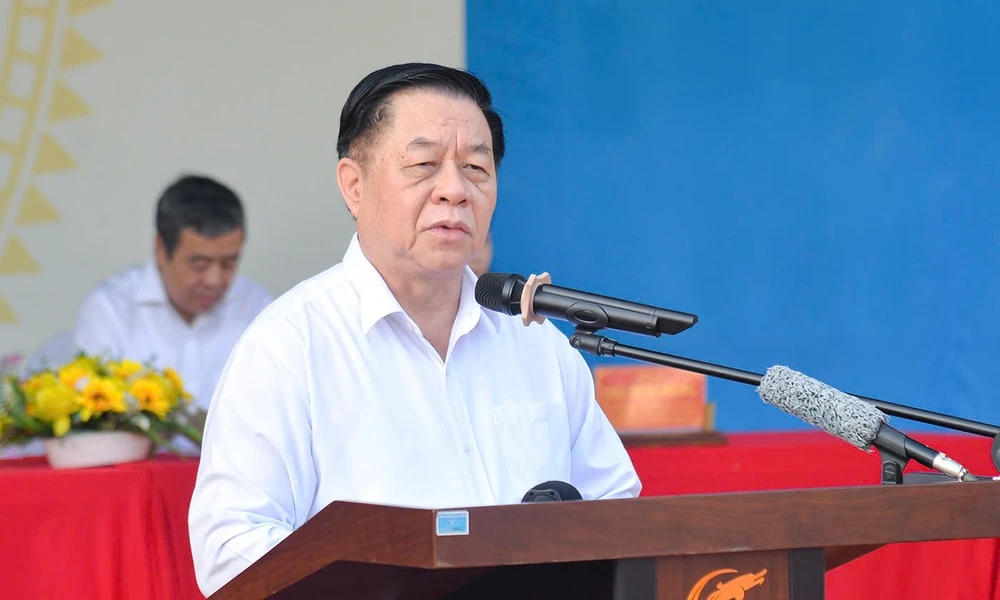 Trưởng Ban Tuyên giáo Trung ương trao quà Tết tại Tiền Giang