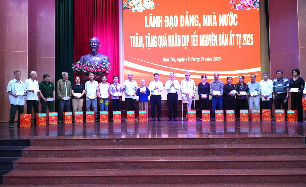 Trao-qua-tet (2).JPG