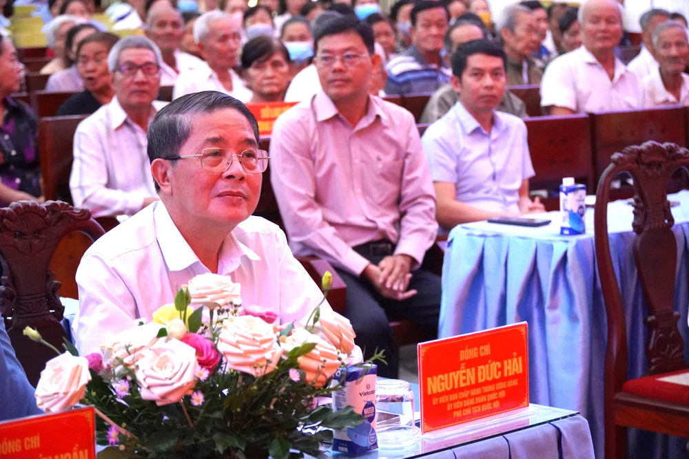 Phó Chủ tịch Quốc hội Nguyễn Đức Hải thăm, tặng quà Tết tại Bến Tre