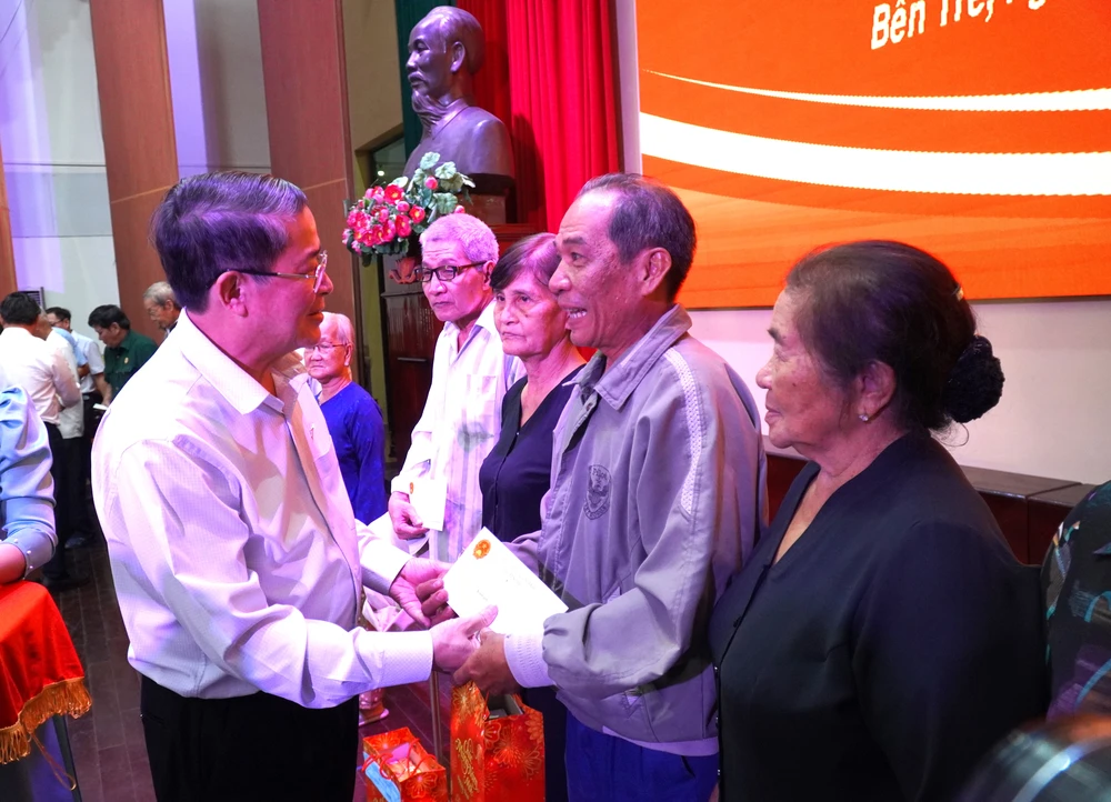 Trao-qua-tet (6).JPG