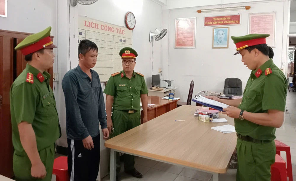 Khởi tố 2 người đàn ông đánh, chém người để giải quyết mâu thuẫn