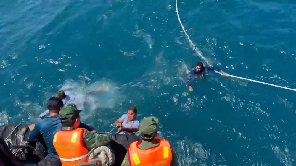 cuu-nan-thuyen-vien (4).png