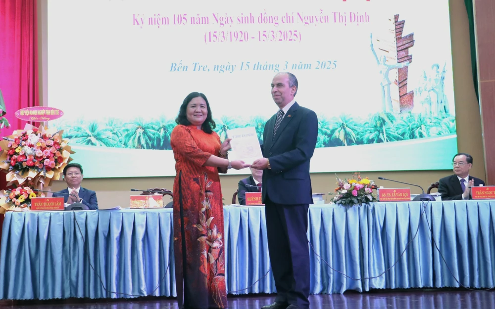 nu-tuong-Nguyen-Thi-Dinh (4).JPG